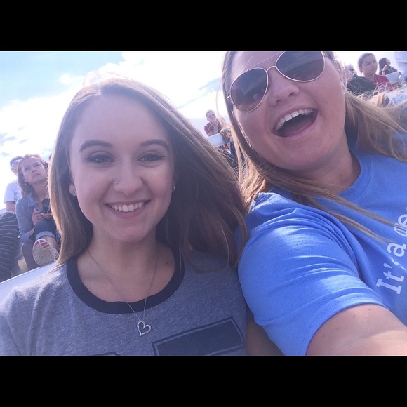 Meet your Posher, Ashley! - Picture 4 of 6